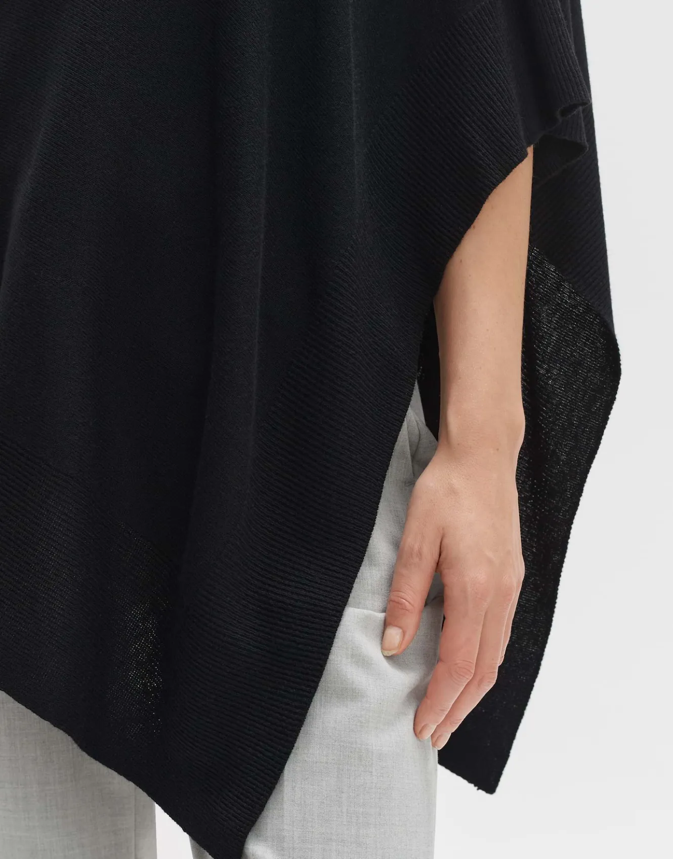 Poncho Askili Cape Zwart Online Bestellen*OPUS Outlet